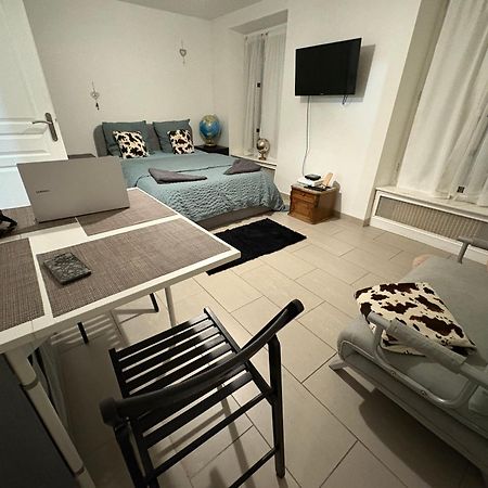 Appartement- Studio Avec Terrasse Gagny Exterior foto