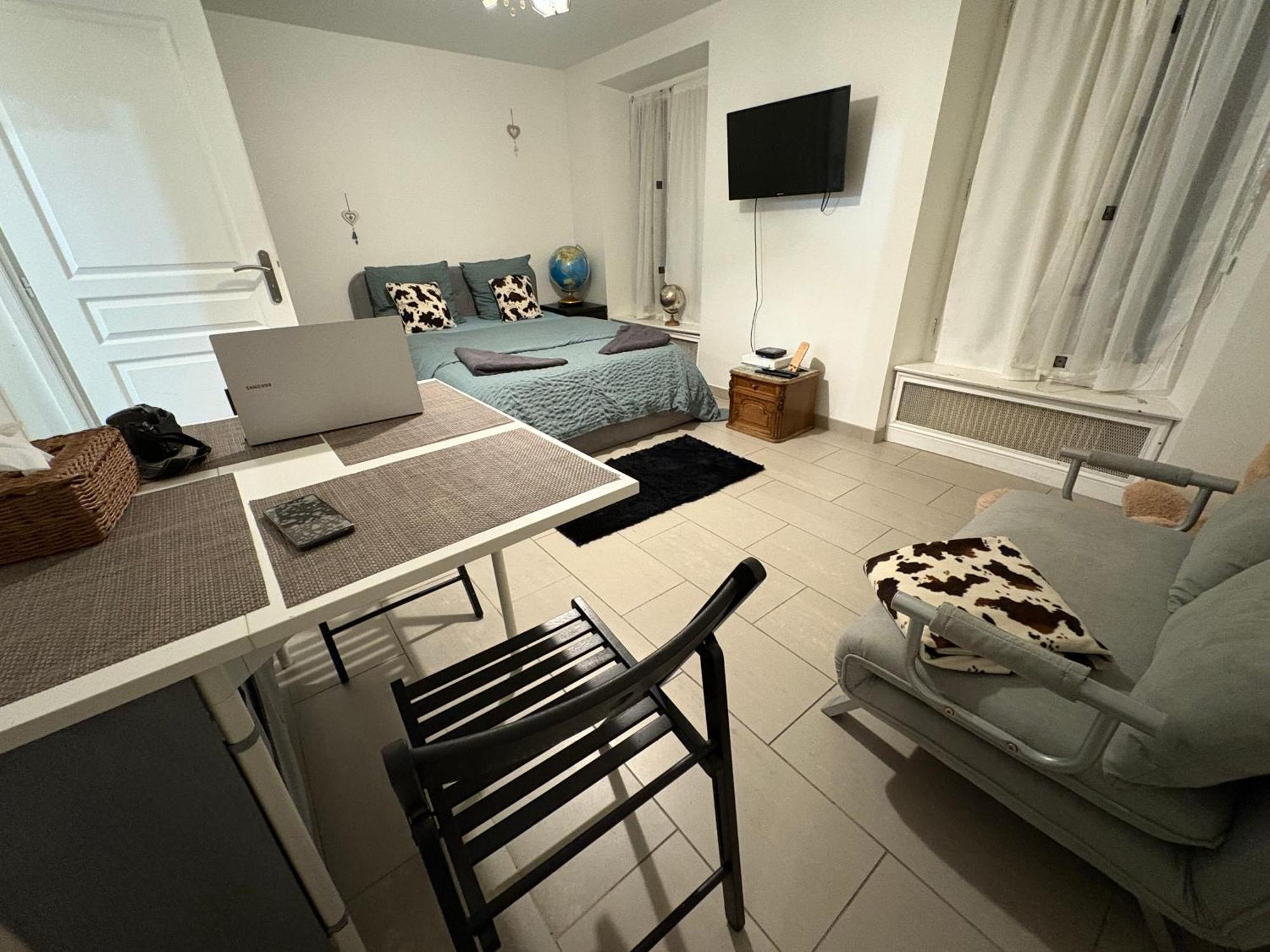 Appartement- Studio Avec Terrasse Gagny Exterior foto